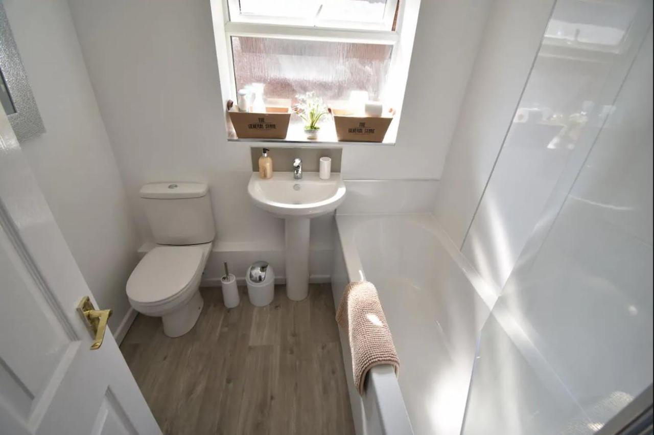 3-Bedroom Comfy Home In Solihull Eksteriør billede